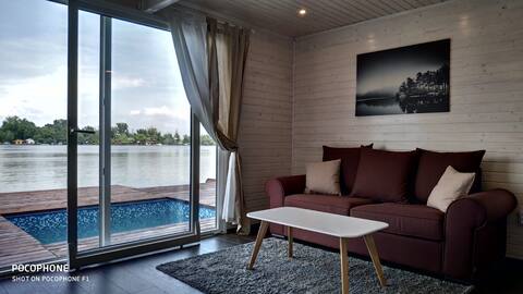 Luxury houseboat"My floating house"