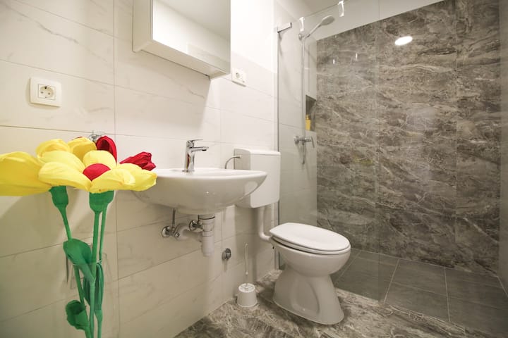 In city/away from crowds - PARKING,GARDEN,PRIVACY