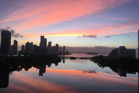 Cozy room, view of the Sea. 7 min cab to Old Town.