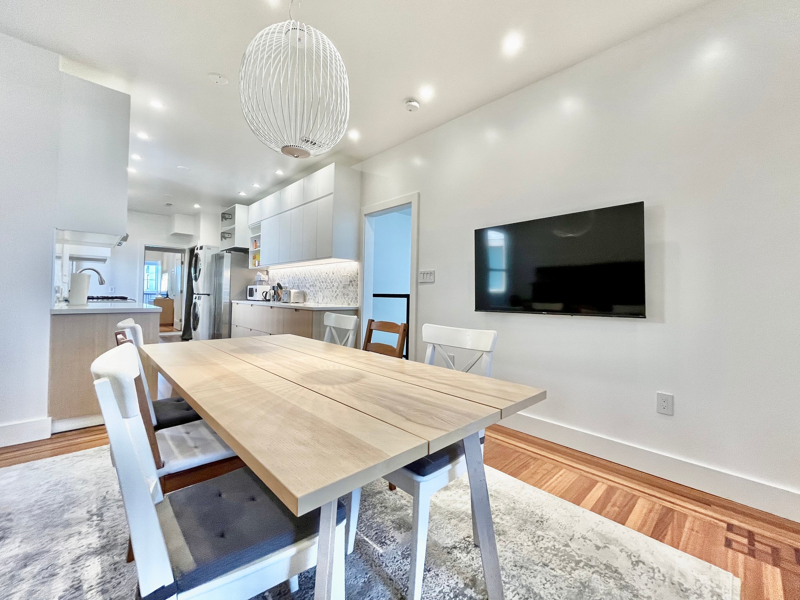 Home in San Francisco · ★4.97 · 5 bedrooms · 8 beds · 2 baths - Image 14