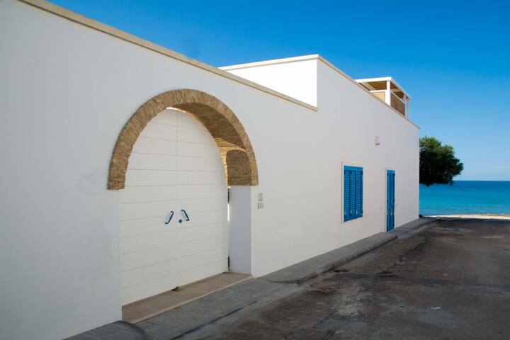 Casa Celeste, living on the sea gallery image 5