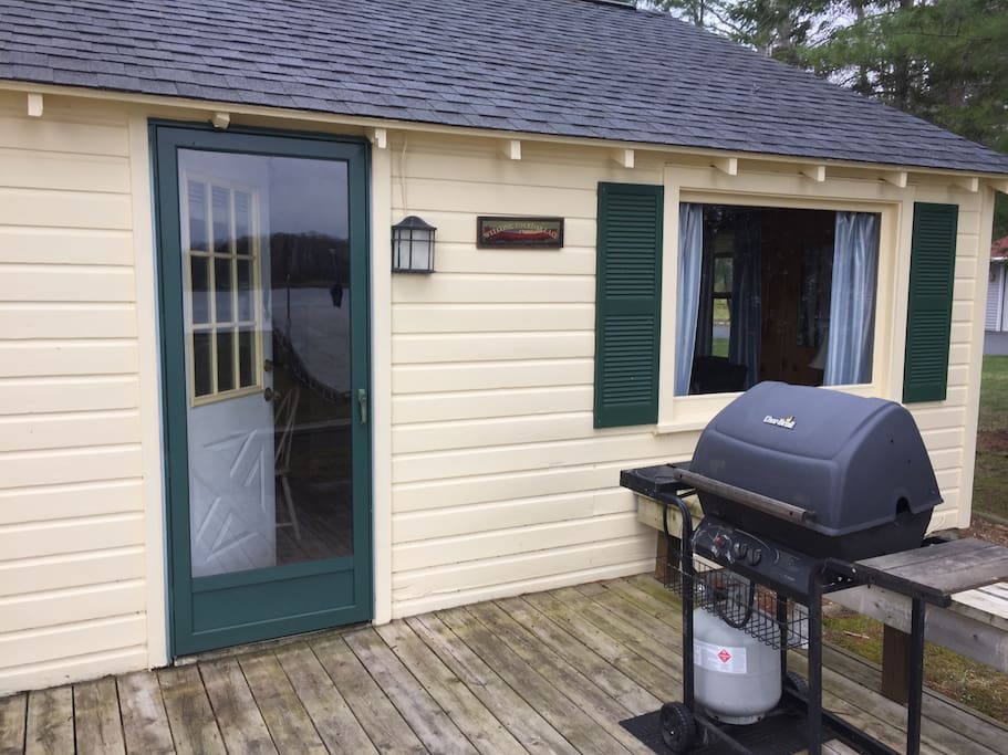 Back of cottage- deck, table, 4 chairs, grill