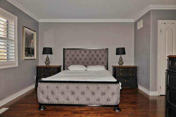 Spacious house, 10 minutes away from airport gallery image 4