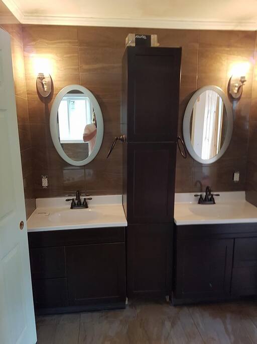 Main Level Washroom