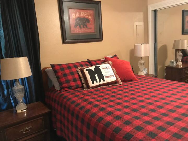 The Bear Room, queen size bed with adjoining bathroom