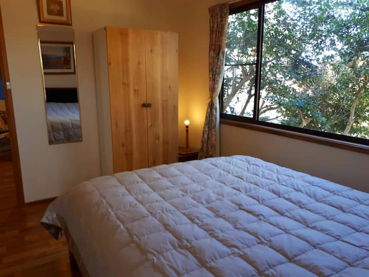 Retro cottage *next to reserve*5min drive to beach