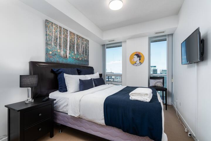 3BRDM Waterfront Condo – 6ppl + Free Parking gallery image 5