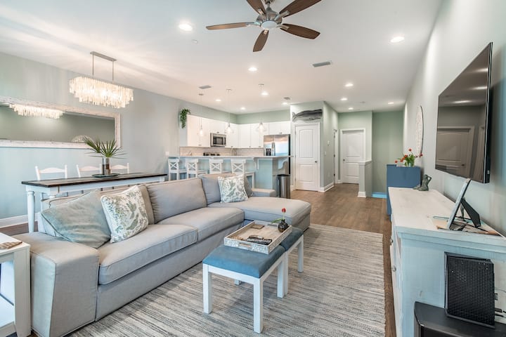 Perfect Location! Close To Beach + Golf Cart! - Destin, FL