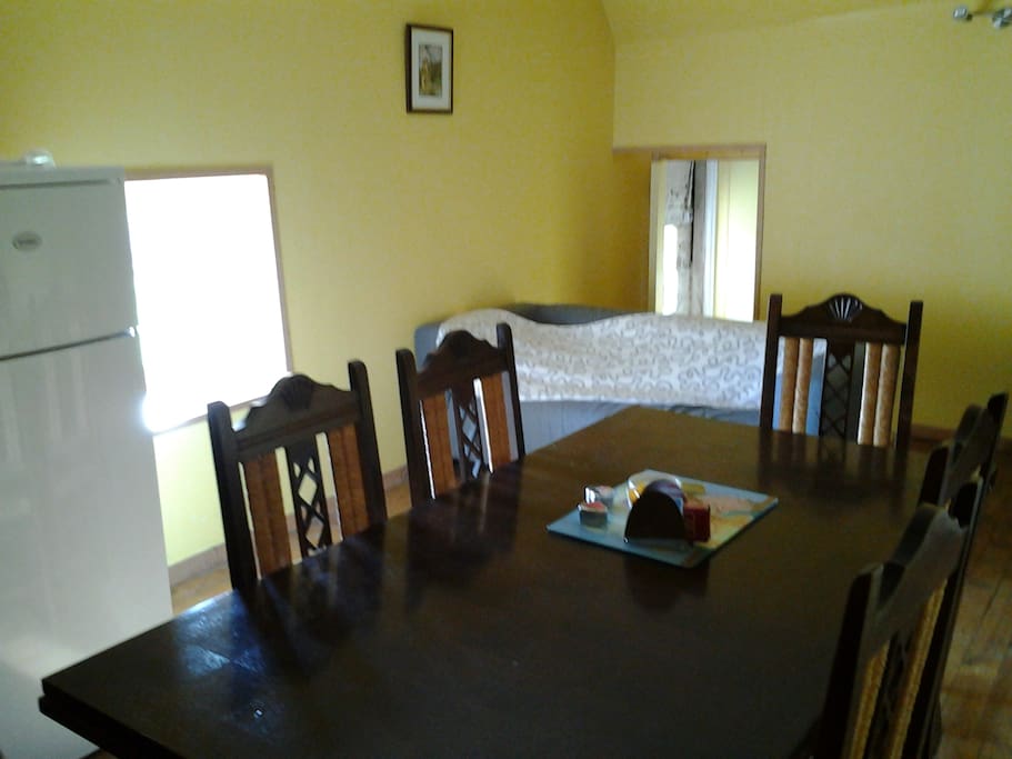 cuicine et salle à manger aménagées
