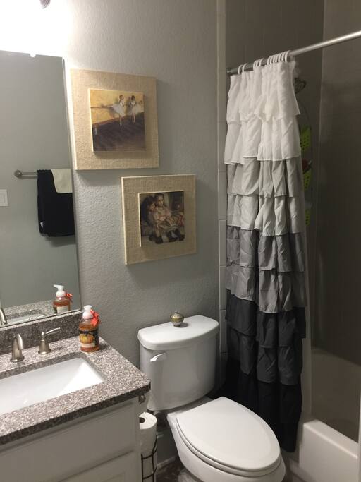 Wash closet.