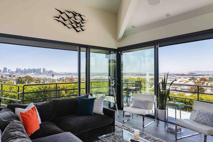 Sophisticated Designer Home w/ Guest House & Pool! gallery image 2