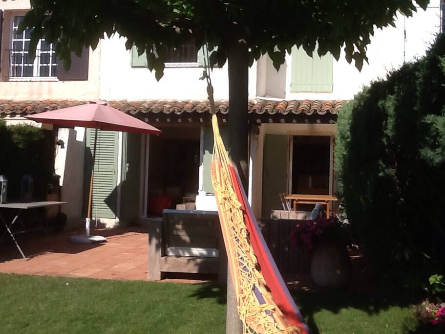 La terrasse avec coin repas