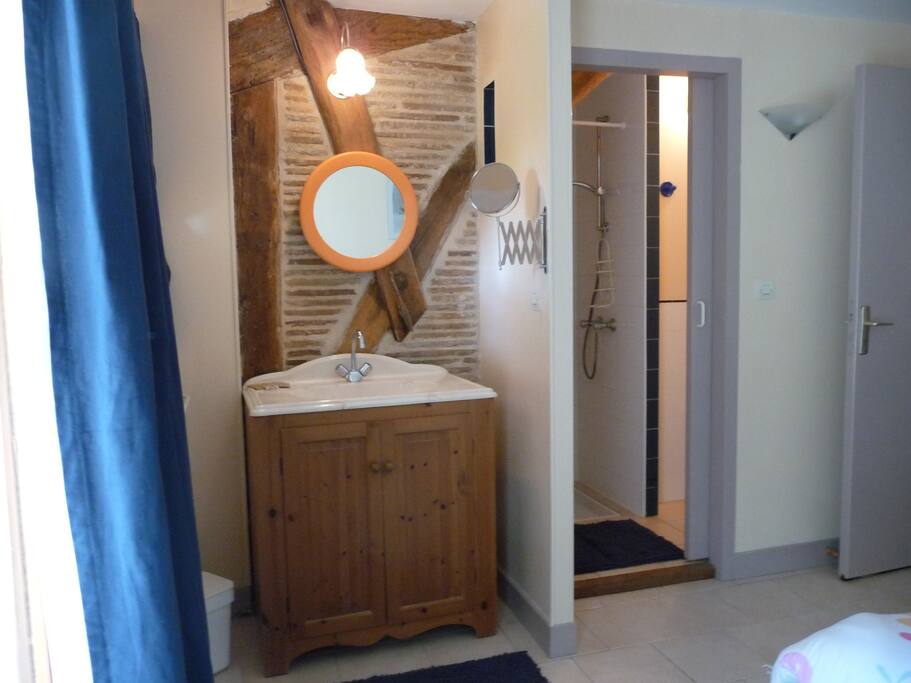 Une des salles de bain du Maridat