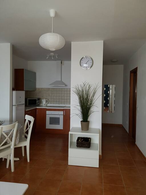 Vista de cocina y pasillo