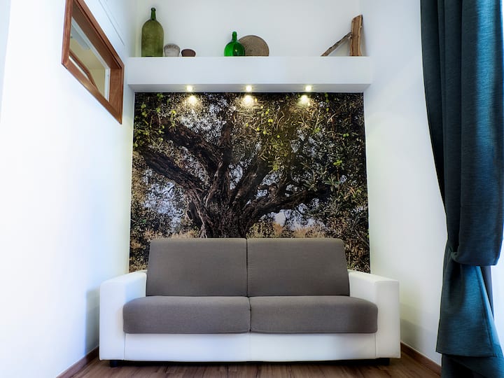 The double sofa bed is a practical and comfortable option, ideal for accommodating additional guests without compromising on comfort. A functional choice that maintains order and harmony even when the home is in full use