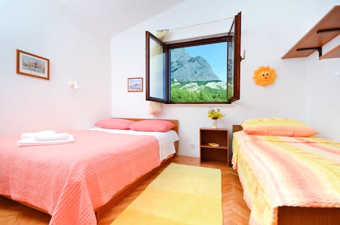 Top Airbnb: Apartment with sea view in Veliko Brdo