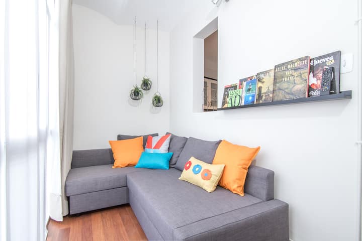 Cozy And Sunny Apartment Close To Sagrada Familia - Barcelona
