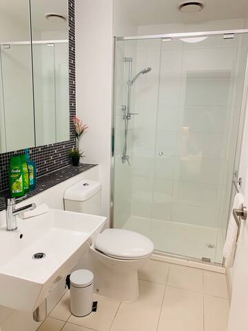 3BDR2BTH#Opposite SouthernCrossStation#FreeParking gallery image 4