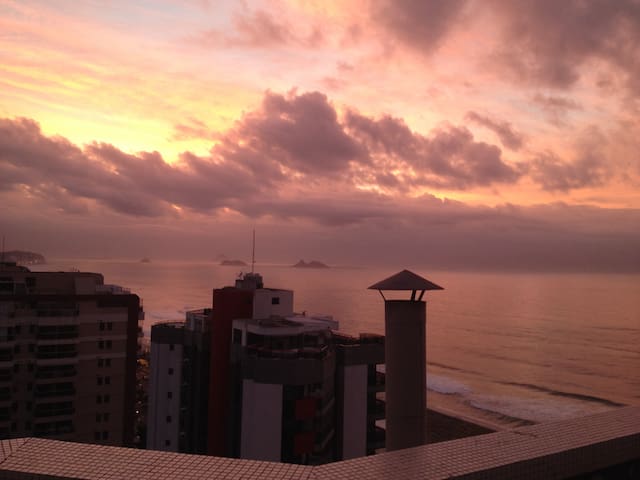 Cobertura Privativa 2 suítes Posto 7 Superhoster