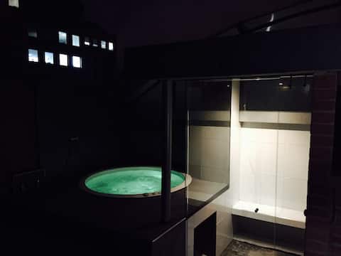 Fantastic Penthouse Jacuzzi Loft