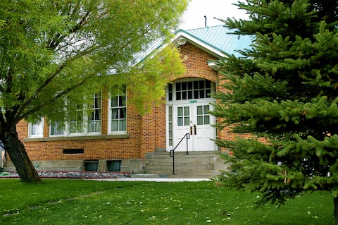 Lava Hot Springs - School House Inn