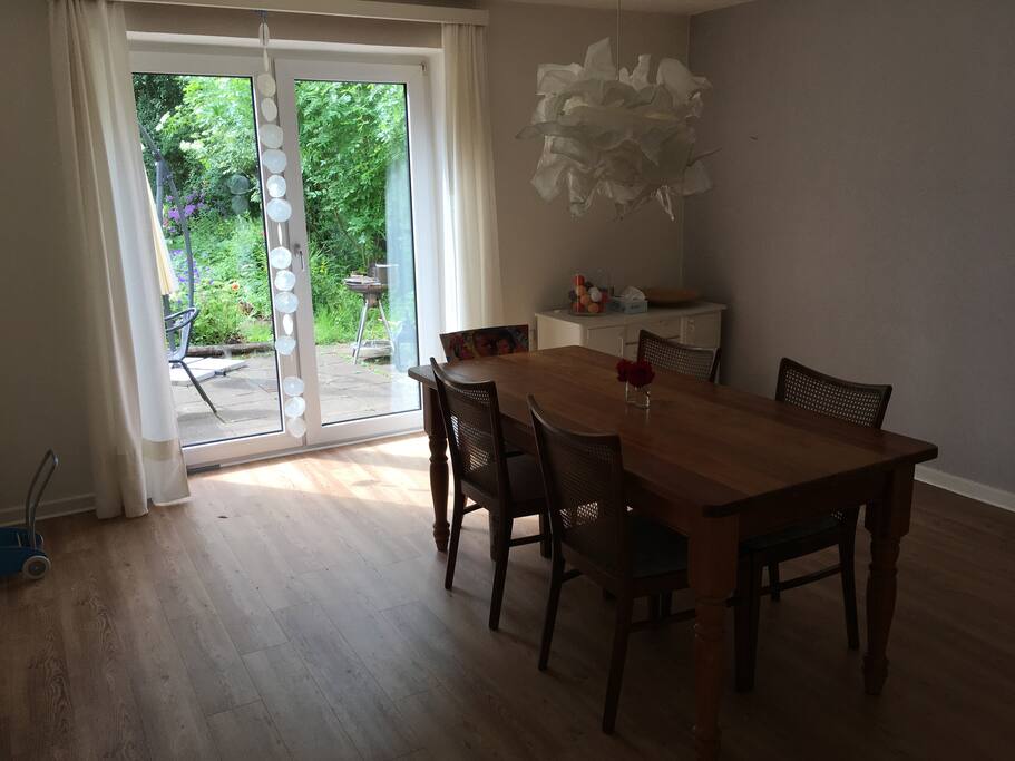 Zugang zu Terrasse & Garten