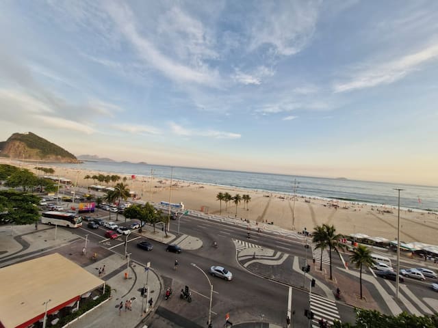 APTO ATLÂNTICA VISTA MAR EM TODOS OS QUARTOS/SALA