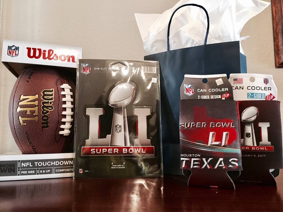 COMPLEMENTARY GIFTS INCLUDED