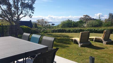 Recent renovation 300 m from the sea - 8 people