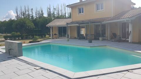 Argilas Family House with Pool