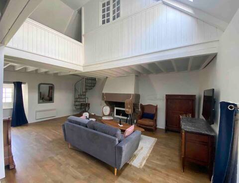 Charming 15th century home 200m from the sea