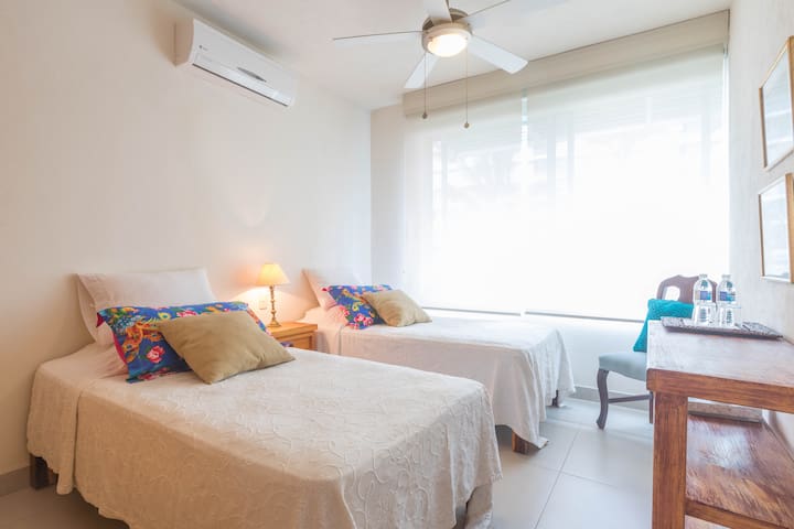 Bonita habitación, dos camas, Marina Vallarta