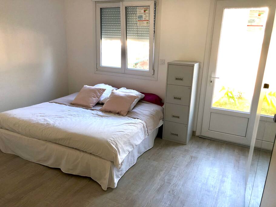 Le lit queen size (180x190cm)