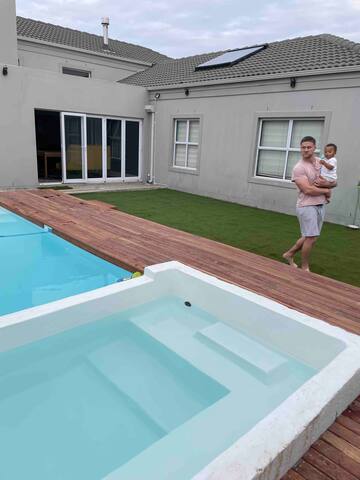 Warm Beautiful 3 bed Home with Solar and a pool. gallery image 4