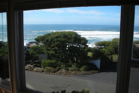 Cozy Ocean View Condo w/ Stone Fireplace