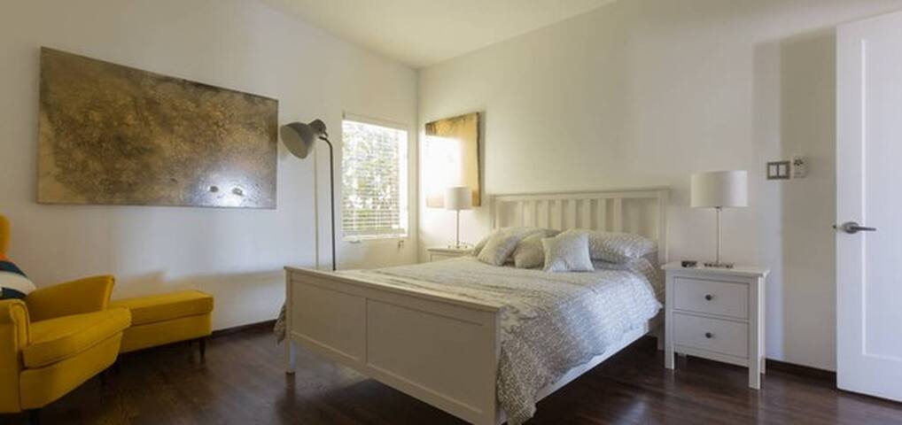 Beautiful Hillside Home with Pool gallery image 3