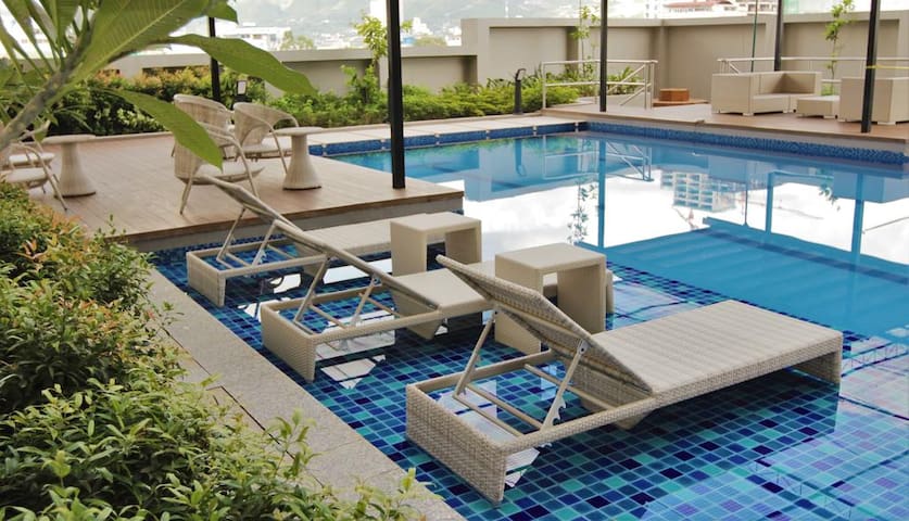 Cozy City Condo at Horizons 101 [ Fast WIFI ]