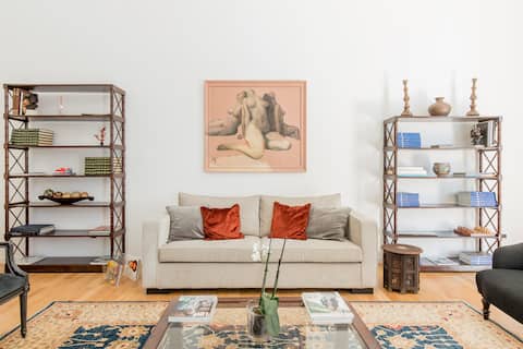 Popular Airbnb listing: Charming house in historical building in Palermo in Palermo