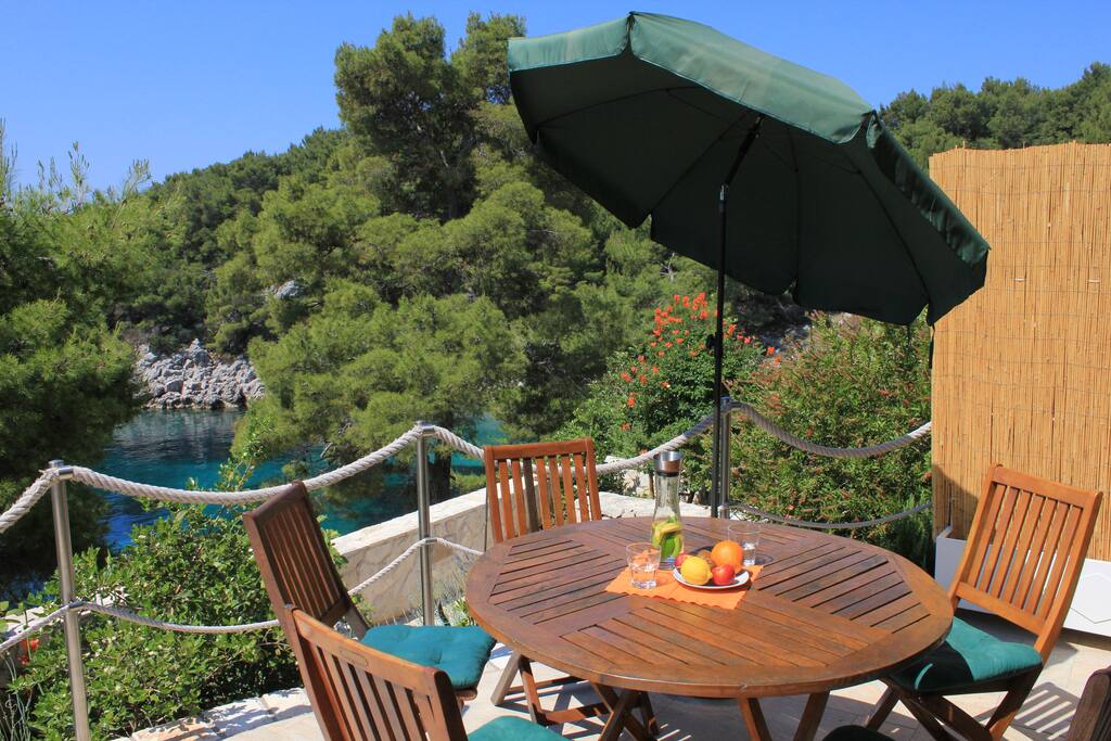 App. Mandarina Terrasse mit Meerblick direkt im mediterranen Garten