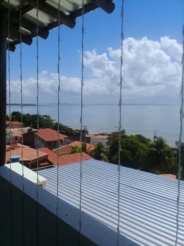 BELO DÚPLEX A 50 MTS DA PRAIA DE CABUÇU!!!