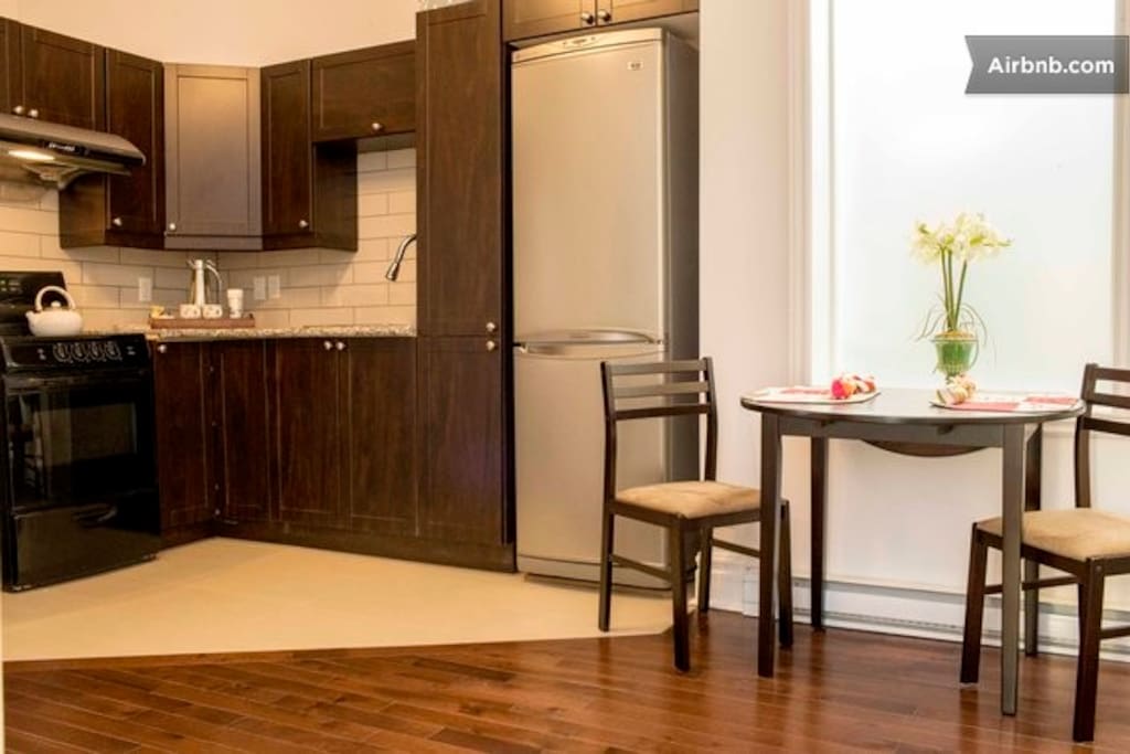 Fully equipped kitchen with utensils