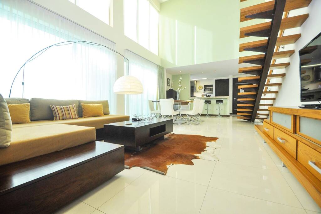 Relaxed Living with Smart TV & with Cable Service
