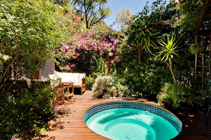 Clifton Beach Bungalow gallery image 2