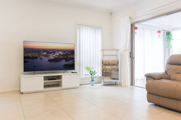 Modern & Peaceful Family home gallery image 3