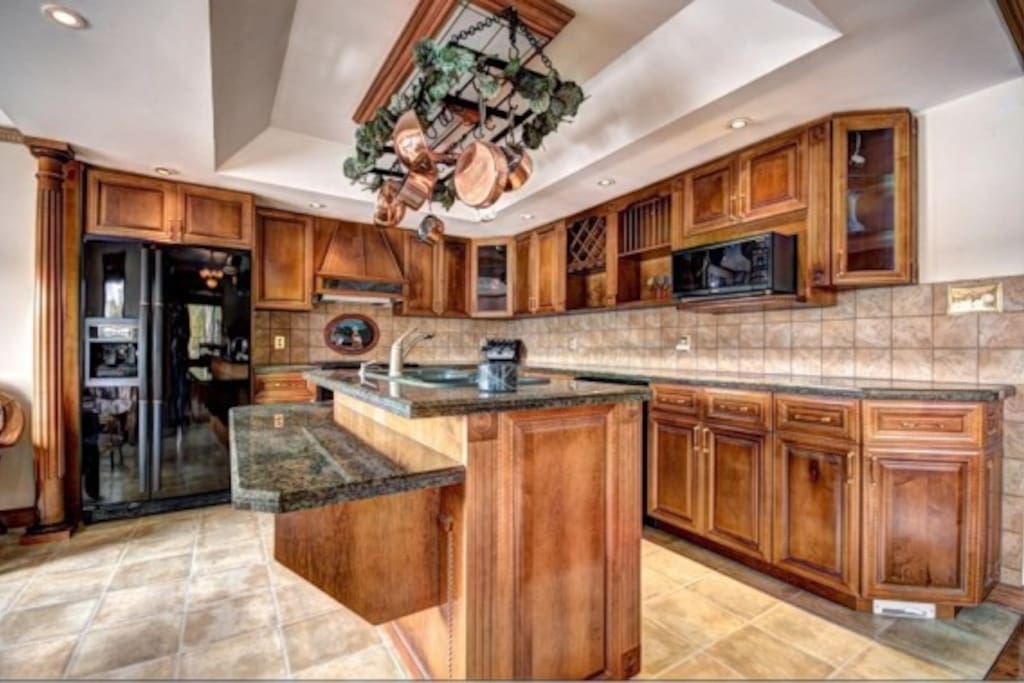 Gourmet kitchen