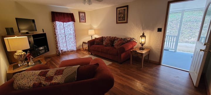 Fields Cozy Cottage
3- Bedroom Cottage - Kingdom Come State Park, Cumberland