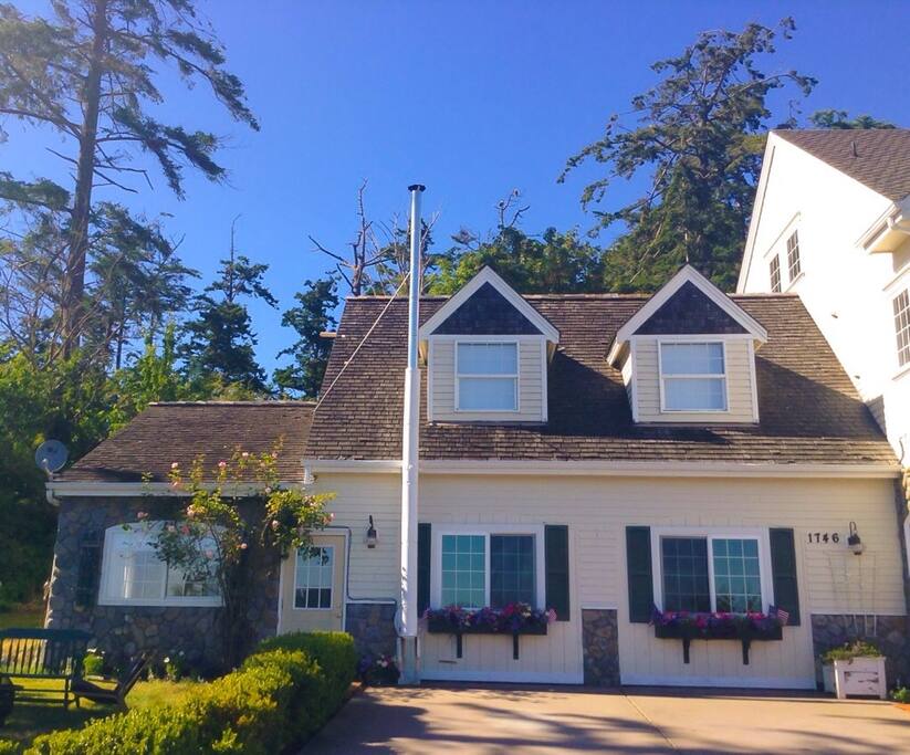Whidbey Waterfront Cottage Oak Harbor/Coupeville Houses for Rent in