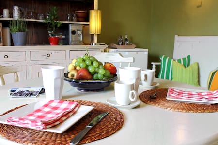 Large airy studio, central location