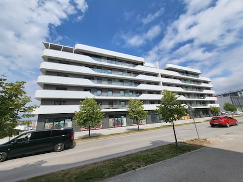 Lovely apartment, own own parking
