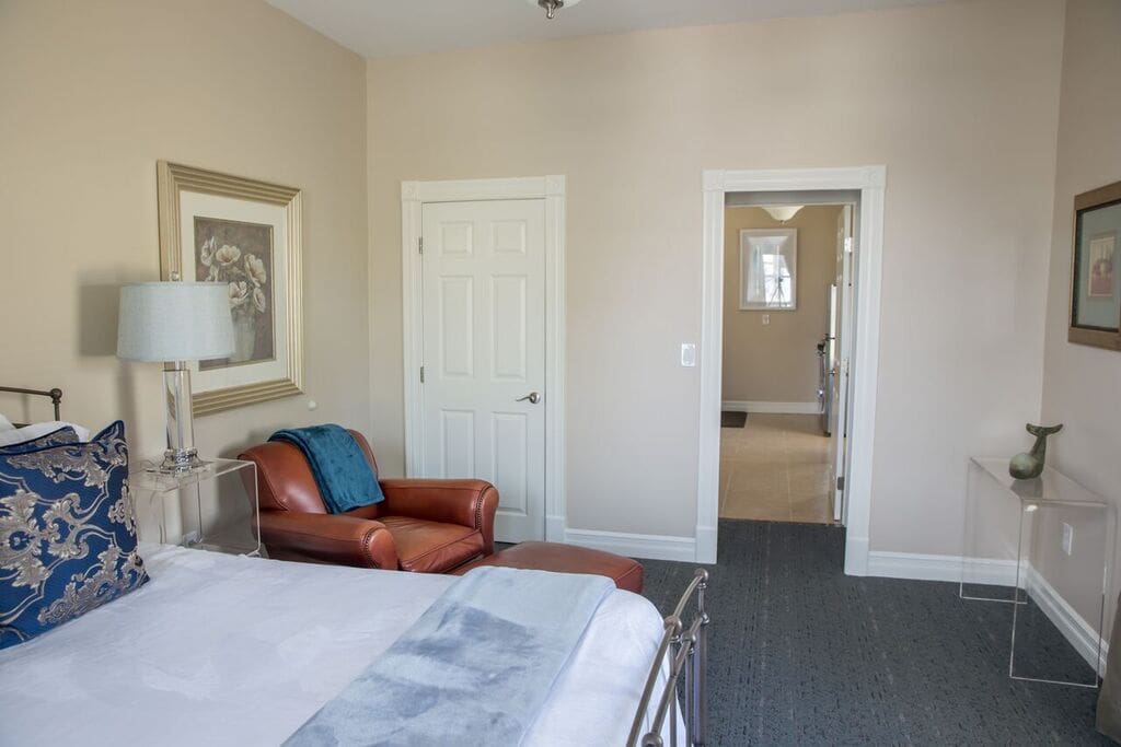 Spacious Unit. Super quiet and Tranquil.
